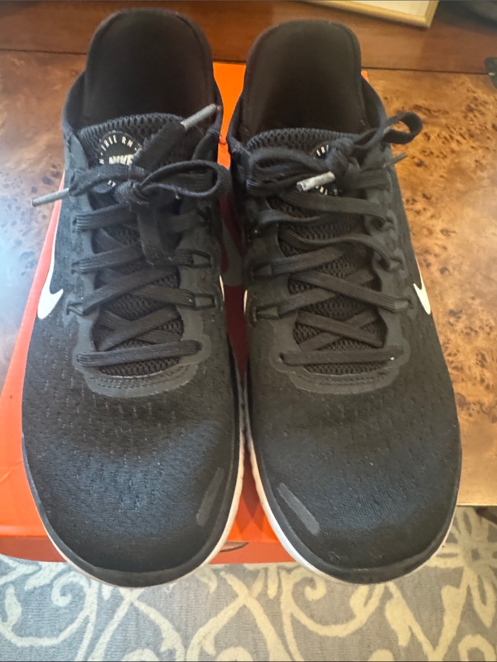 Nike women’s Black free rn Sz 7